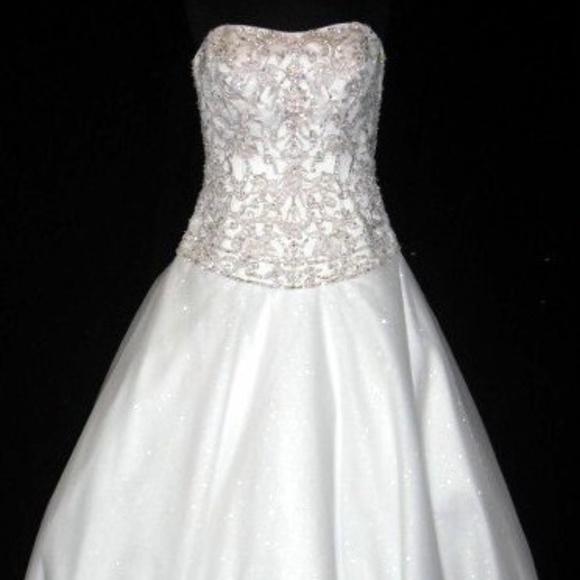 Allure Wedding Gown - Picture 1 of 8